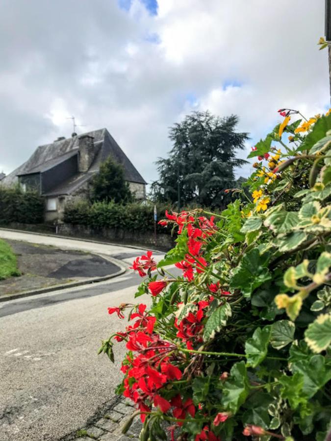 La Tour Cachee Bed and Breakfast Mortain-Bocage Eksteriør billede